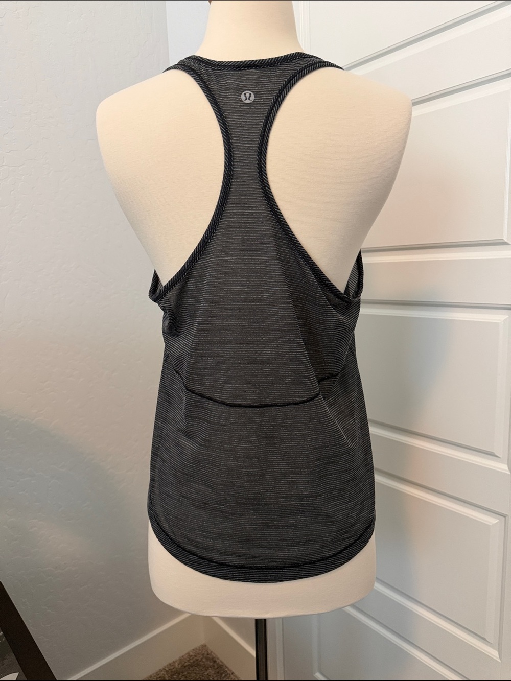 Lululemon Long Distance Tank - Picture 4 of 6